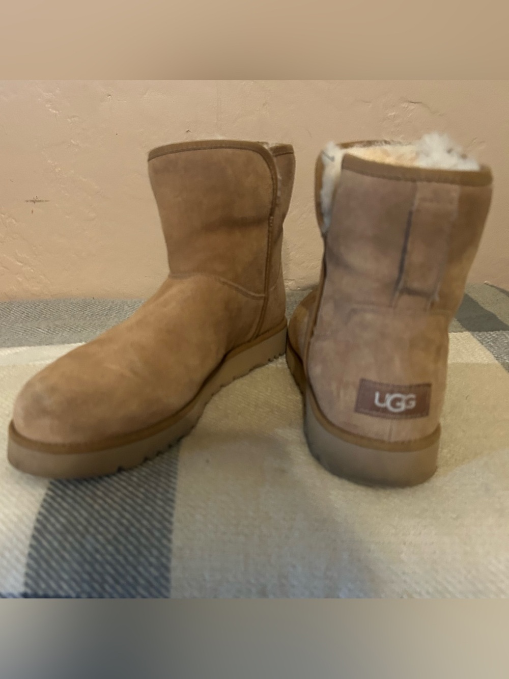 UGG woman’s Short Suede Shearling Boots in Chestnut